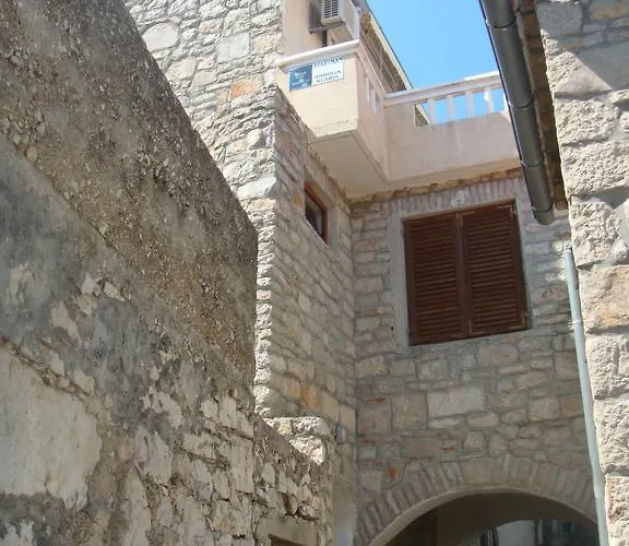 Klarin - Old Stone House